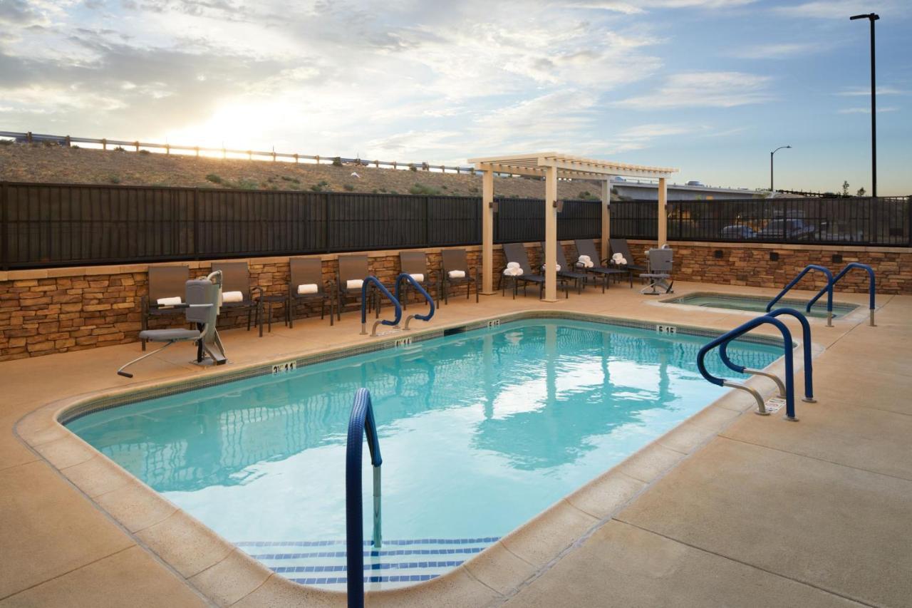 Fairfield By Marriott Inn & Suites Palmdale West Exterior photo